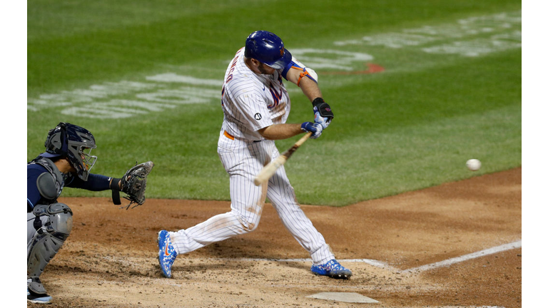 Pete Alonso of the New York Mets homers in the fourth inning in the Mets' 5-2 win over the Rays Tuesday.