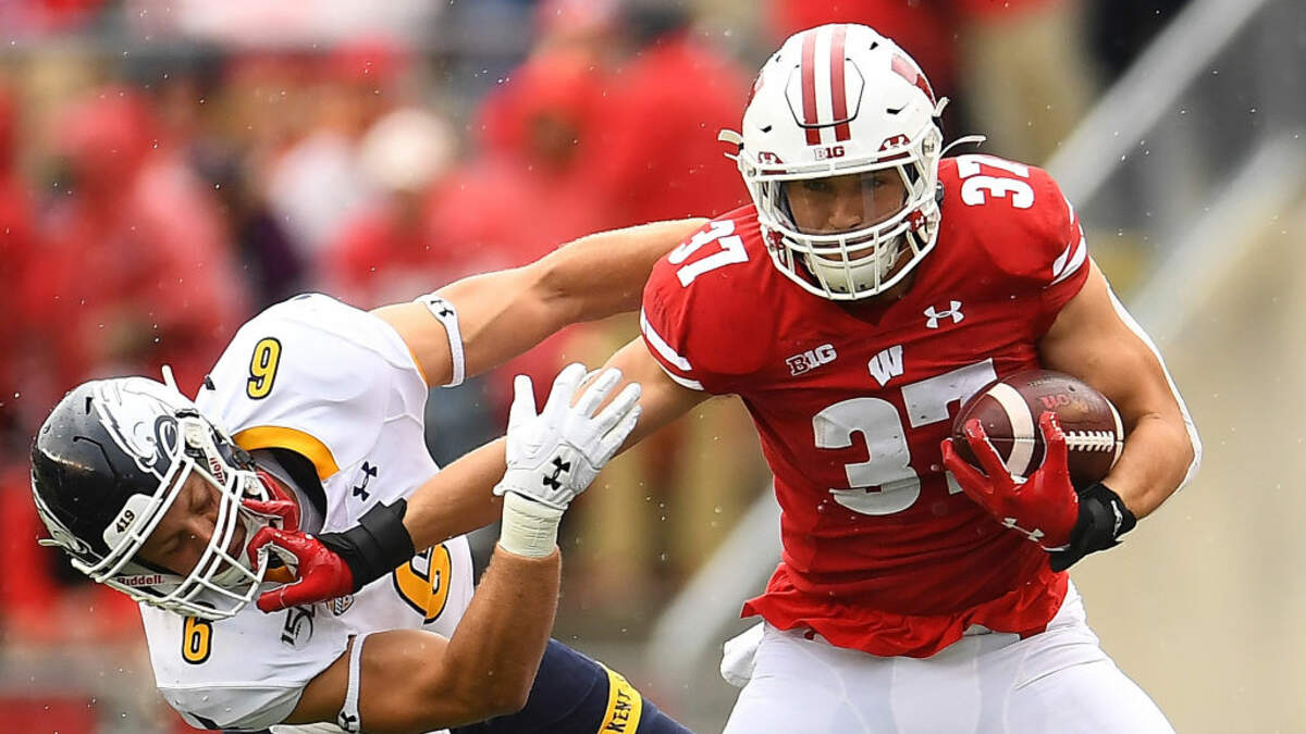 Wisconsin Badgers football: Leo Chenal and Collin Larsh earn Big