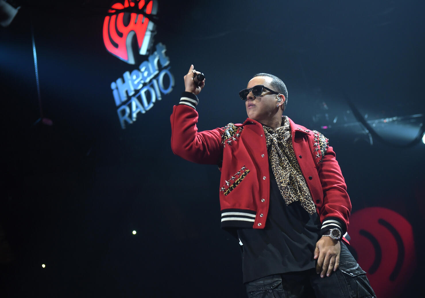 daddyyankee gives #jbalvin his flowers for being the first Latino art