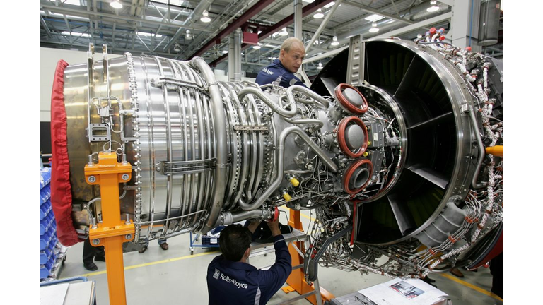Tiefensee Visits Rolls-Royce Aircraft Engine Plant