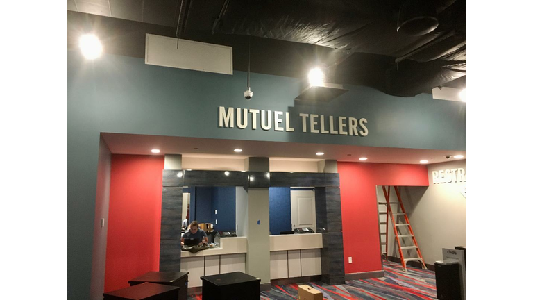 The gaming center includes horserace simulcasting where players can bet on Turfway Park and other tracks across the country.