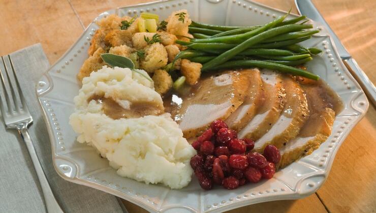 Raul Jimenez Thanksgiving Dinner Won T Host In Person Event This Year Iheartradio
