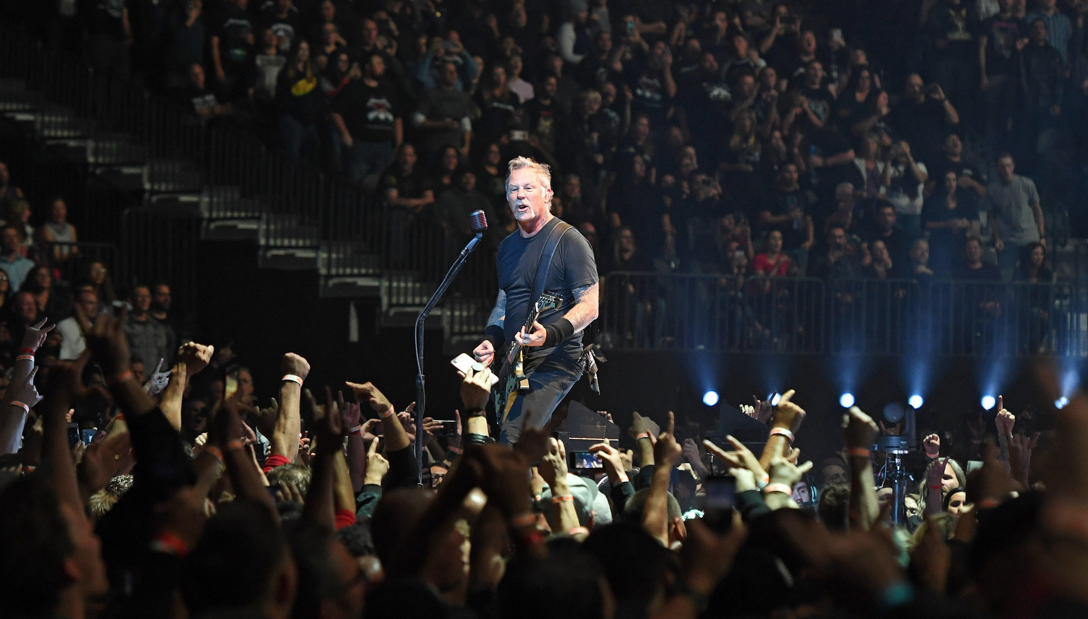 Metallica's James Hetfield Says Pandemic Is Testing His 'Lone Wolf ...