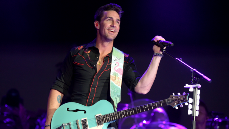 Jake Owen Celebrates CMA Award-Nominated 'Homemade' Video With Grandparents