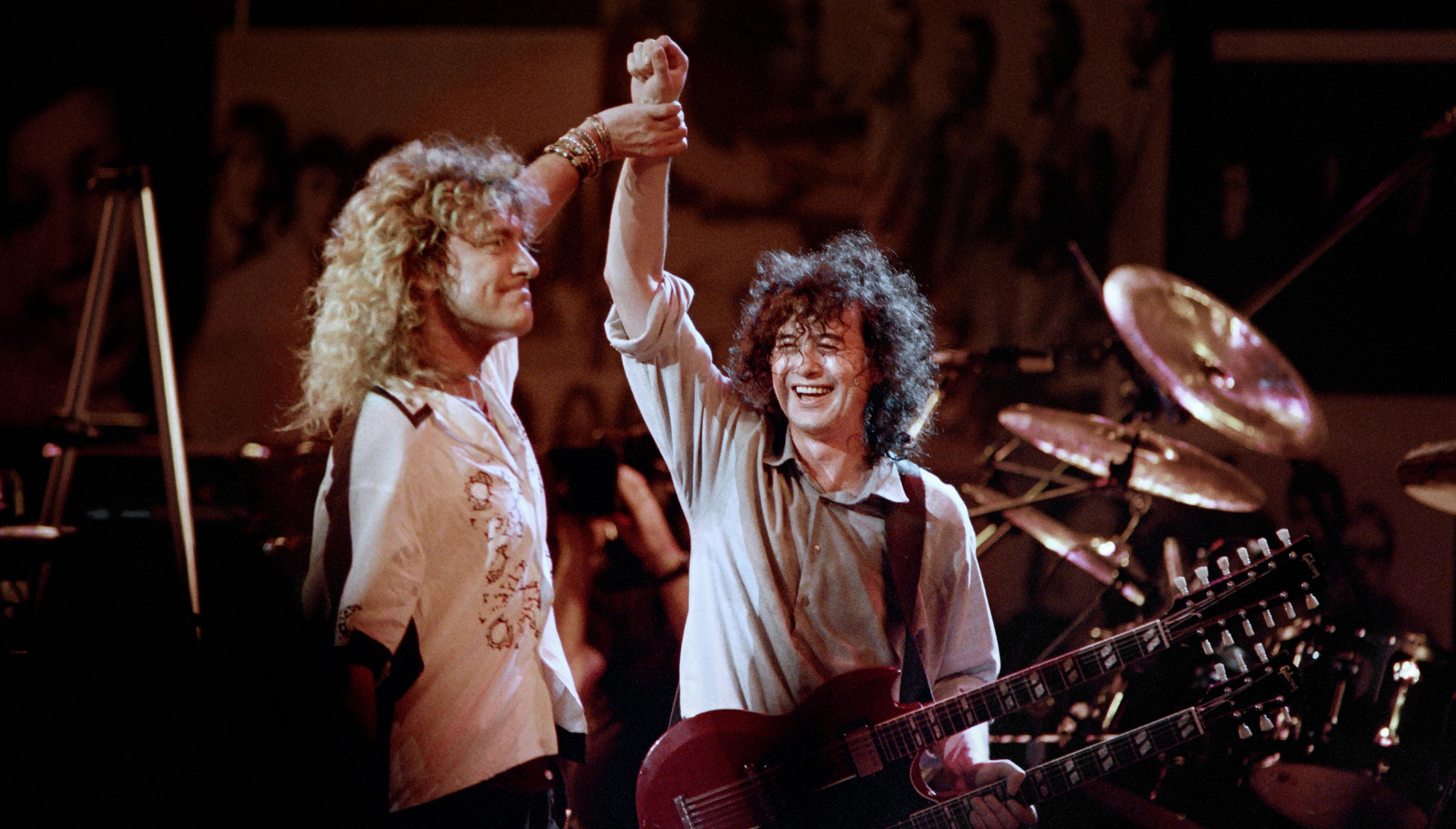 Группа led zeppelin. Питер грант лед зеппелин. Led zeppelin 5. Группа led zeppelin 1976. Лед зеппелин фото группы.