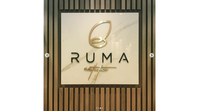 My secret is OUT!! I got some pretty new lips!! 👄 Ahhh yeah! They are perfect!!!!! Feminine. Subtle. I love them! Ask for the Jess Special @rumaaesthetics 💋 U will love Ruma!!! People fly in from ALL over the world because they are THAT GOOD! @sara_rumaaesthetics @aesthetic_injector @faceby_traci