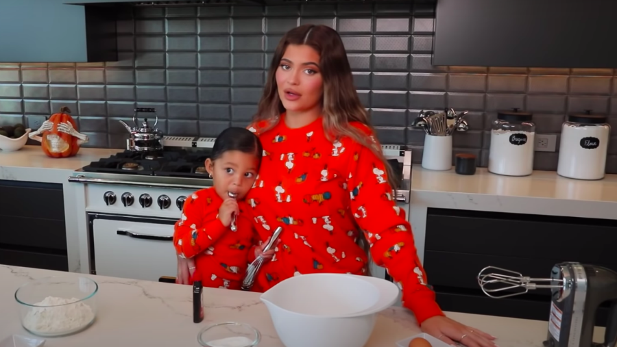 Kylie Jenner & Stormi Get Spooky With Halloween Cookie Baking Tutorial ...