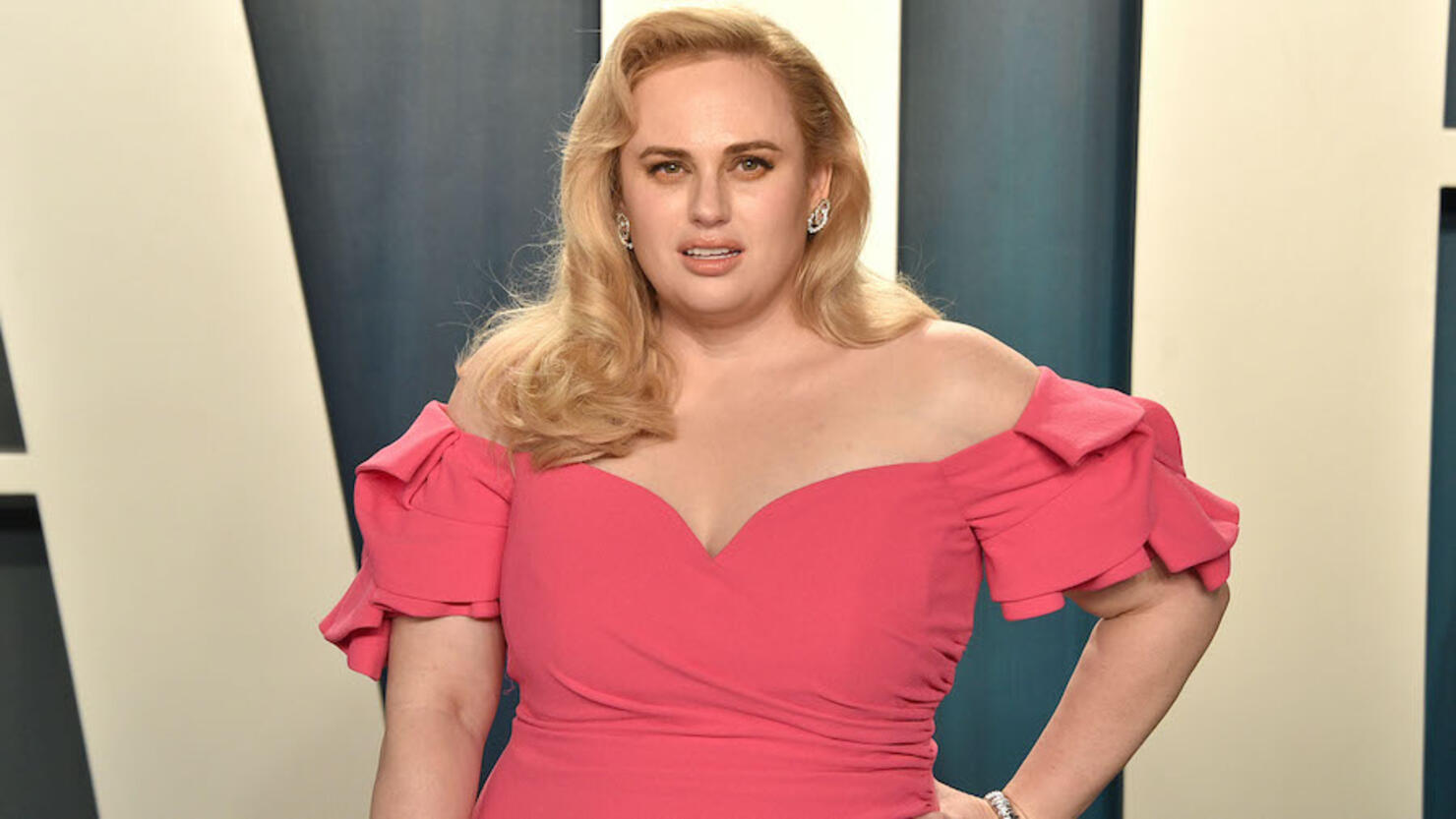 Rebel Wilson Turns Heads In Hot Pink Swimsuit After Incredible Weight Loss Iheartradio