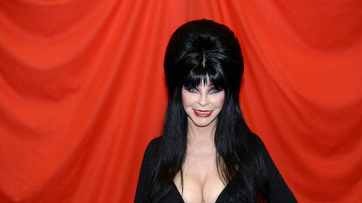 Hear Elviras New Song Dont Cancel Halloween 1013 Kdwb The Dave