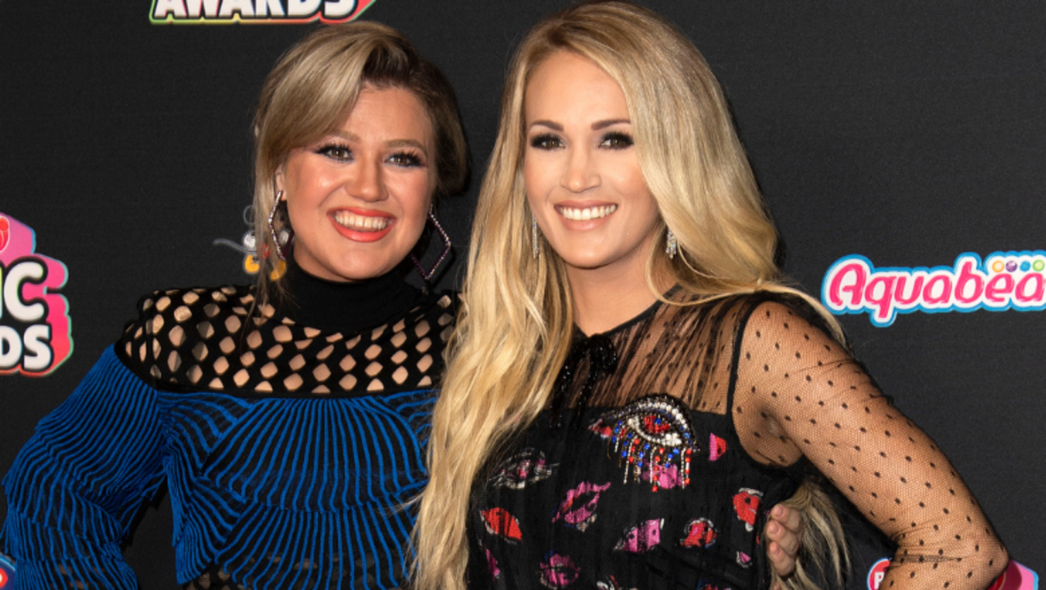 Kelly Clarkson Once Signed An Autograph As Carrie Underwood 