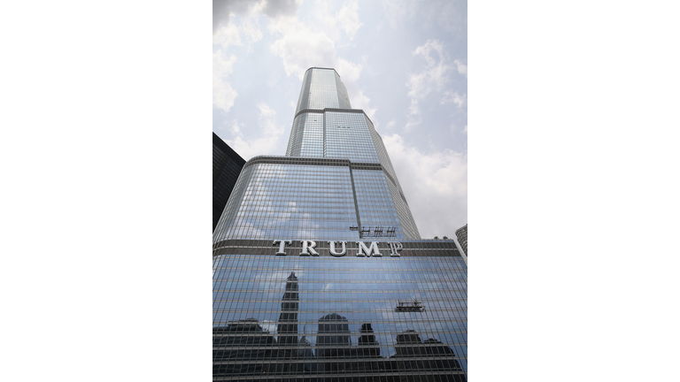 Large Trump Sign On Trump Building In Chicago Draws Ire Of Many In City