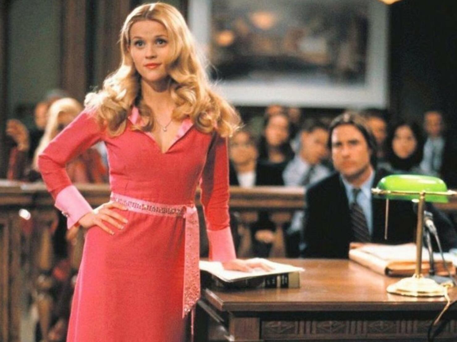 Legally blonde. Риз Уизерспун блондинка в законе. Эль Вудс блондинка в законе. Риз Уизерспун в фильме блондинка в законе. Актриса блондинка в законе Риз Уизерспун.