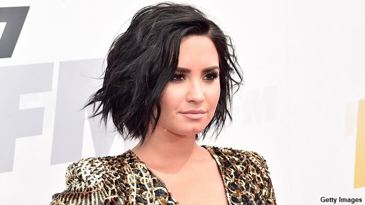 Pop Star Demi Lovato Films UFO, Claims to Have Contact with Aliens