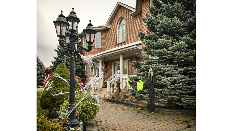 Halloween decorations in front of house