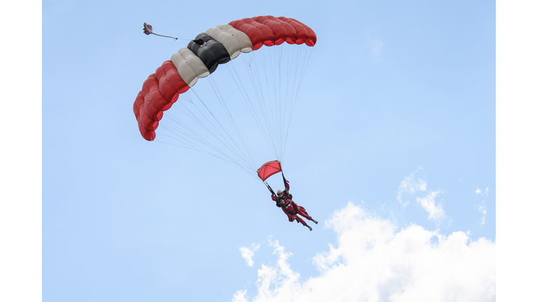 Chelsea Pensioner Completes 100th Parachute Jump