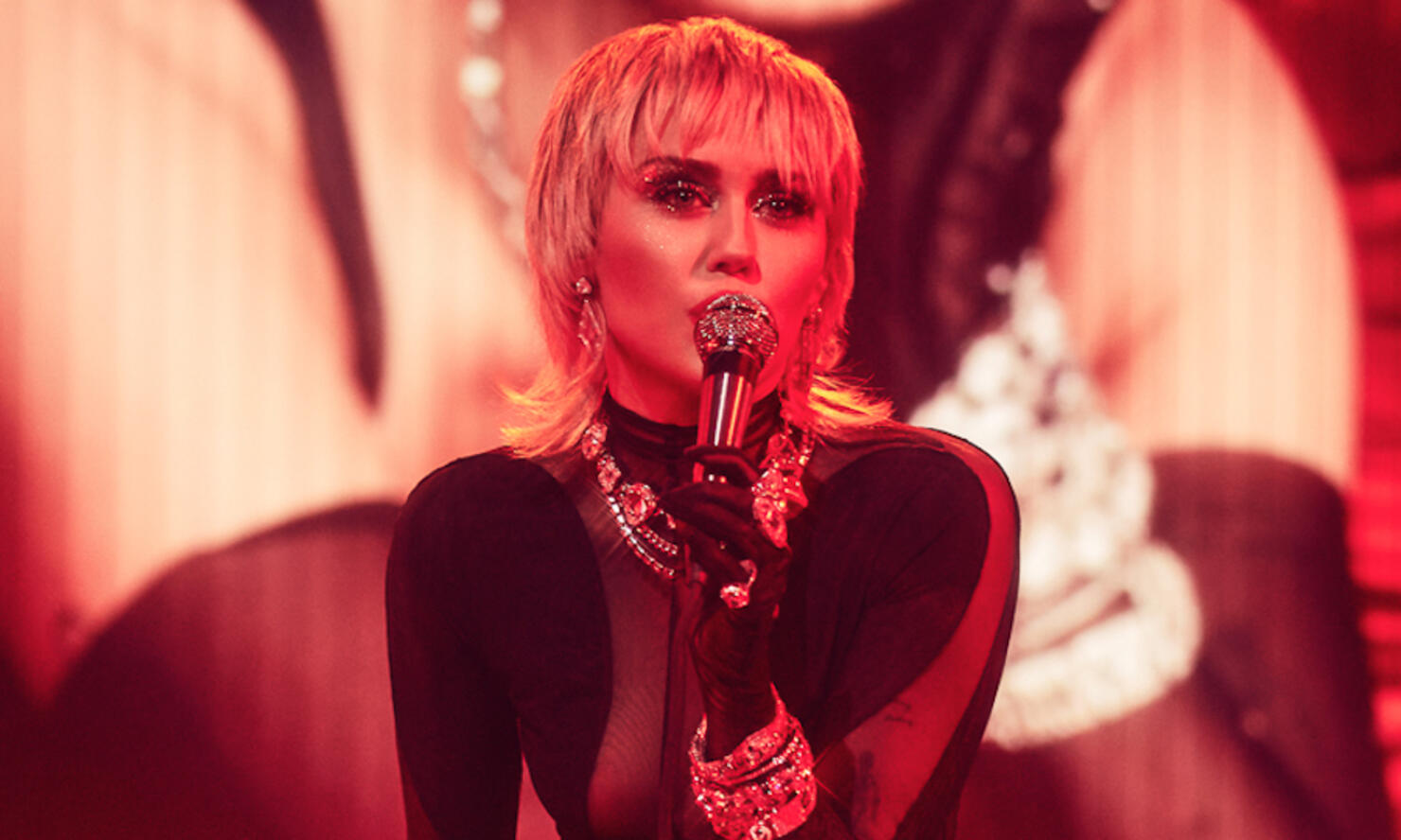 Miley Cyrus Announces New Album 'Plastic Hearts' & Reveals Release Date