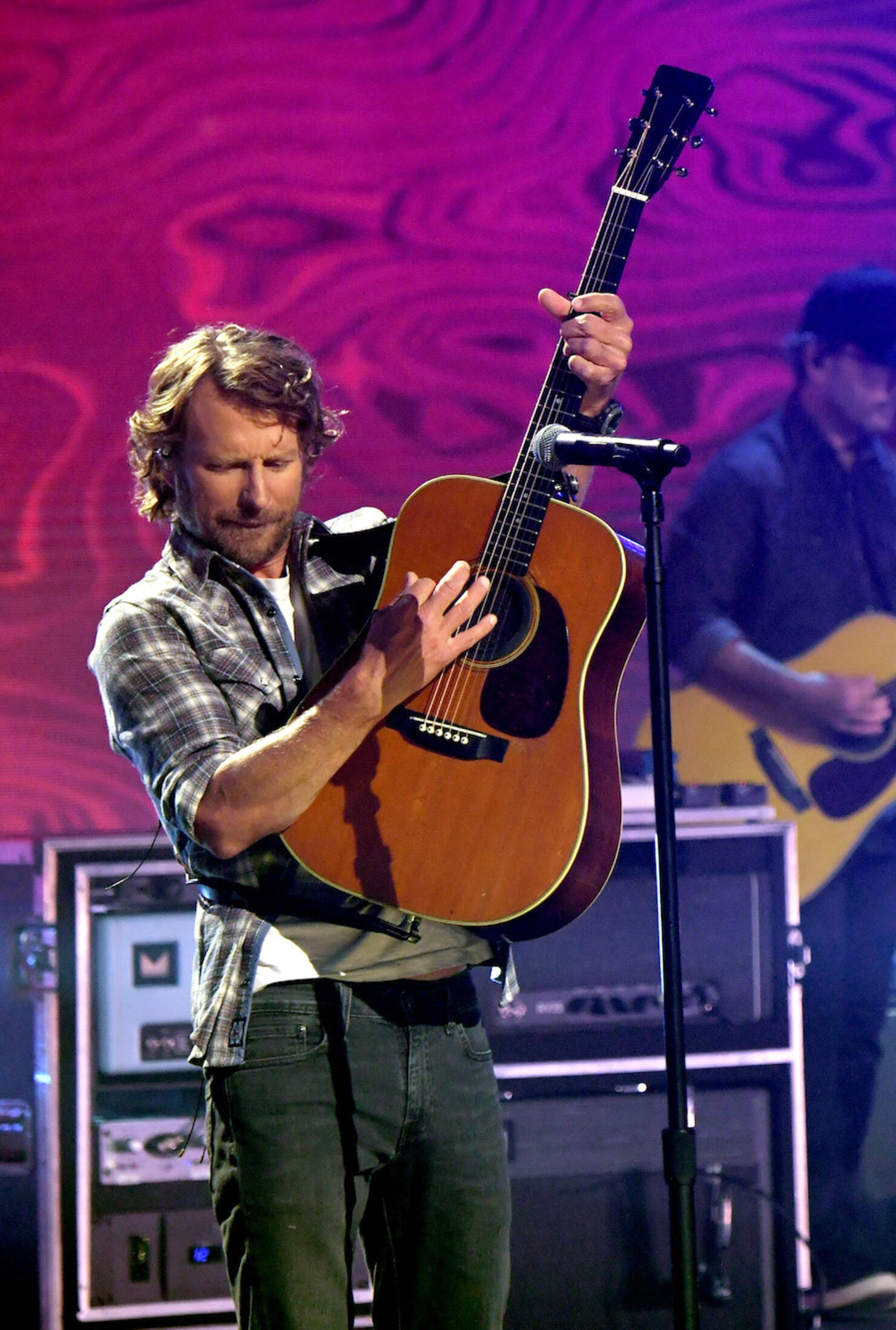 Dierks Bentley Debuts New Song 'Gone' During 2020 iHeartCountry