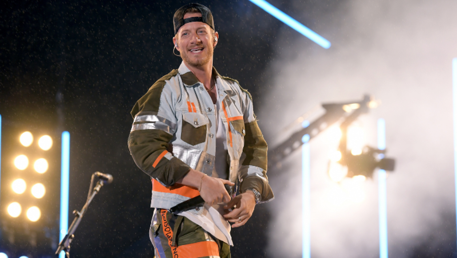 Tyler Hubbard Takes Daughter On Cute Sunset Date To The 'Mulan' Soundtrack