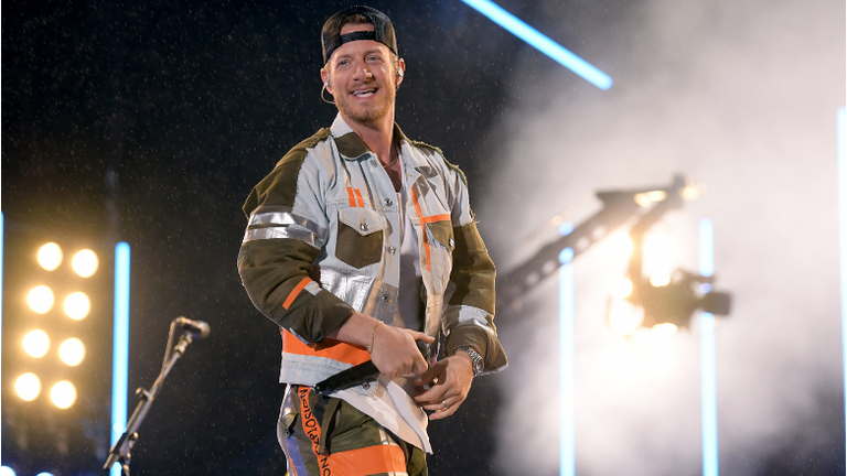 Tyler Hubbard Takes Daughter On Cute Sunset Date To The 'Mulan' Soundtrack