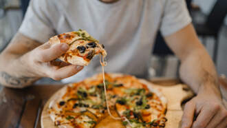 Internet Horrified At How a Customer Eats Pizza