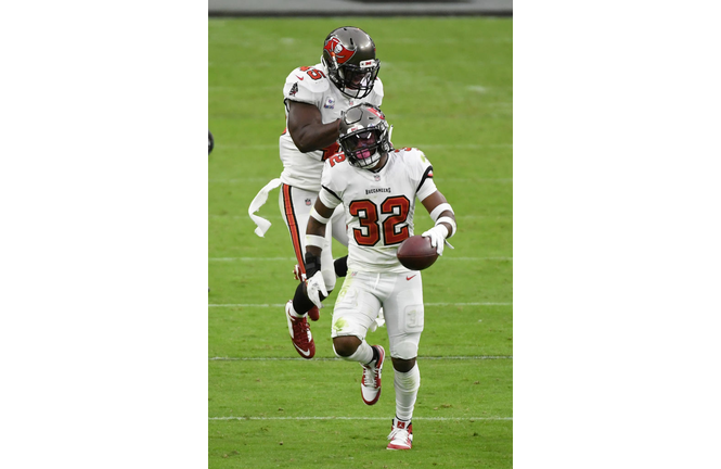 Tampa Bay Buccaneers v Las Vegas Raiders