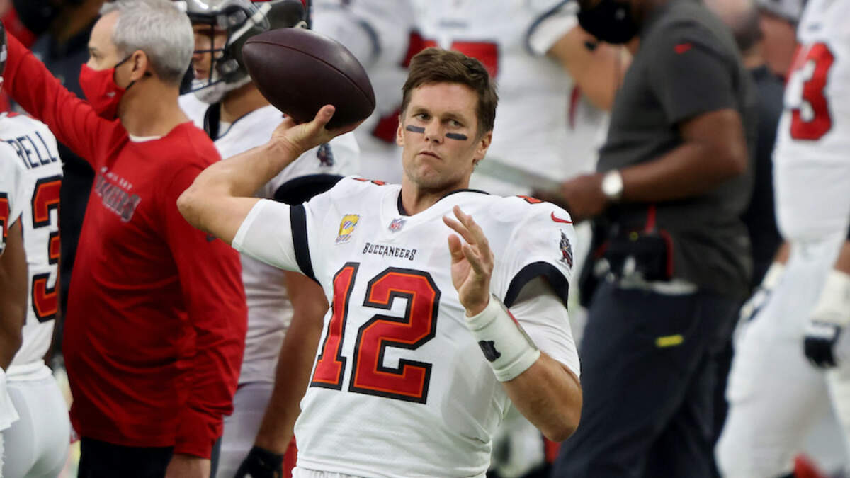 Bucs Quarterback Tom Brady Named NFC Offensive Player of the Month for  October