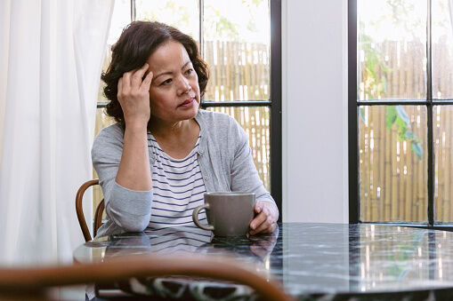 Retired Woman stressed about her 401(k)