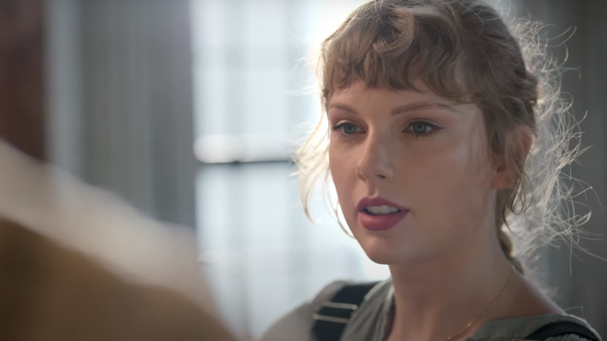 Taylor Swift Reveals What's in Her Closet in New Capital One Ad
