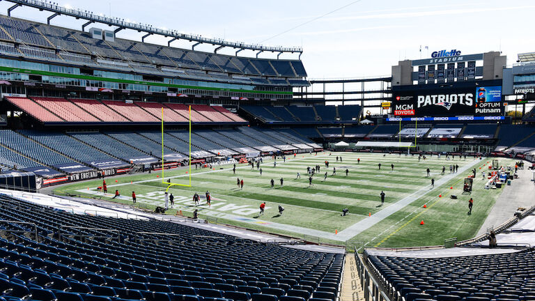 Denver Broncos v New England Patriots