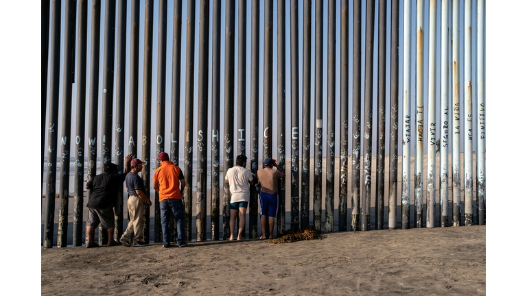 MEXICO-HEALTH-VIRUS-BEACH-REOPEN