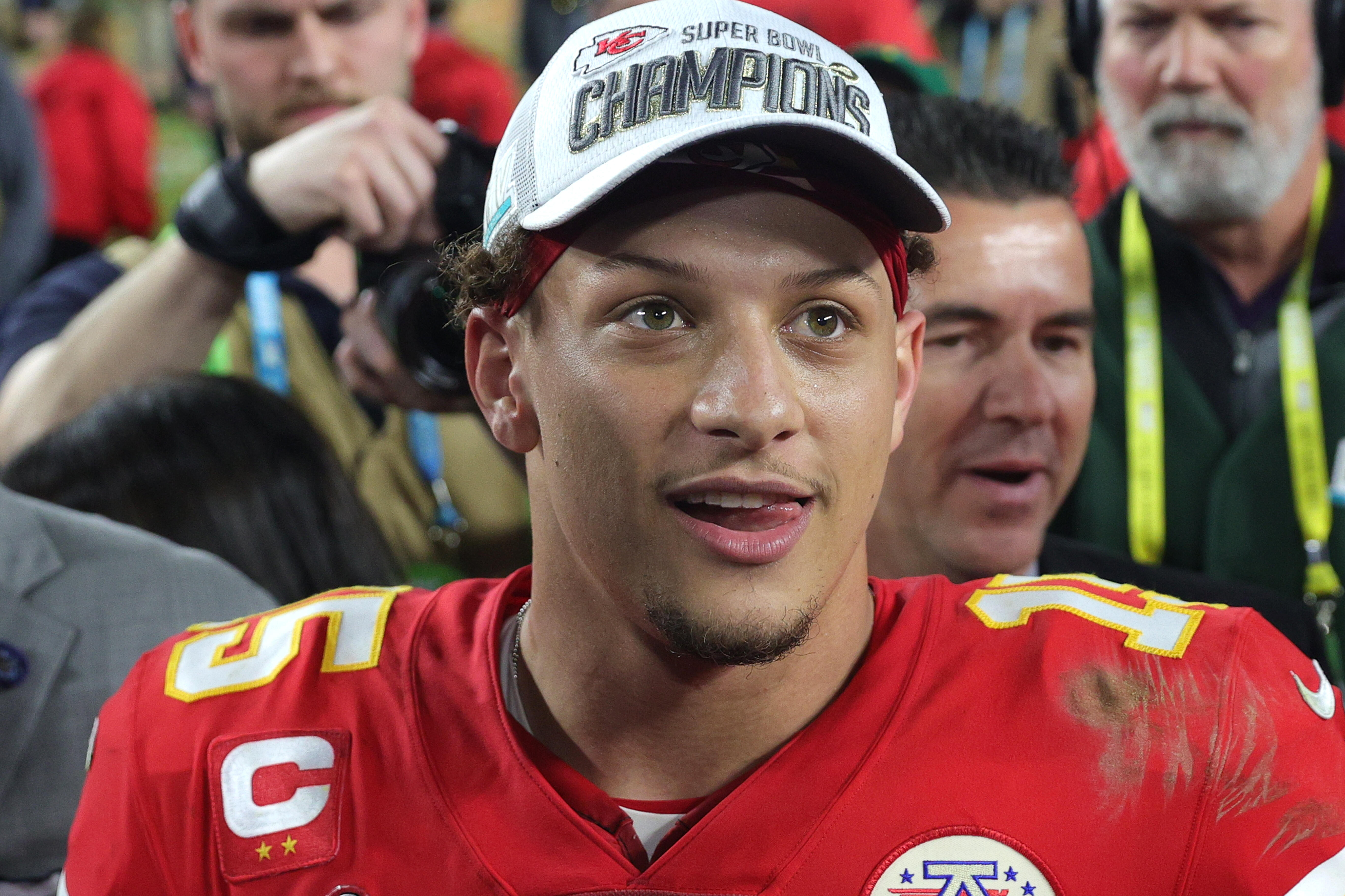 Mahomes says he puts ketchup on Thanksgiving turkey, ham