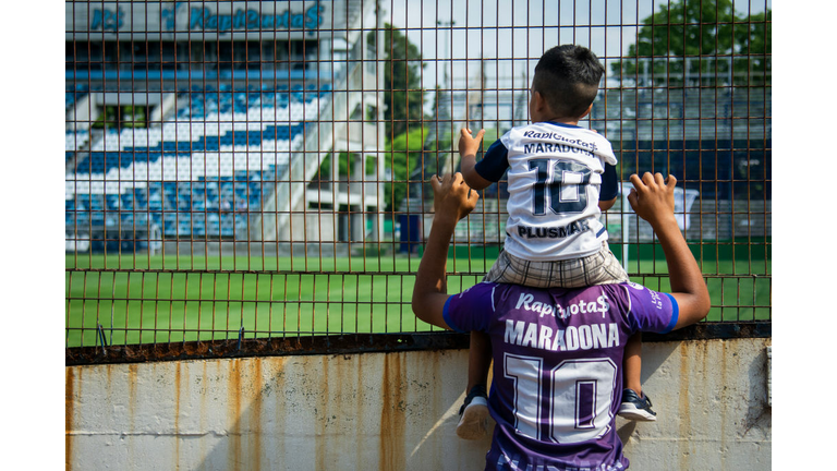 Argentinians Shocked By Sudden Death of Diego Maradona