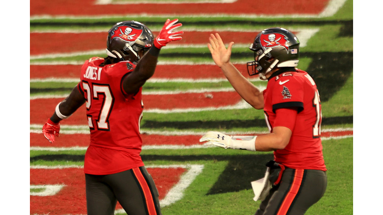 Ronald Jones celebrates with Tom Brady following his second-quarter touchdown