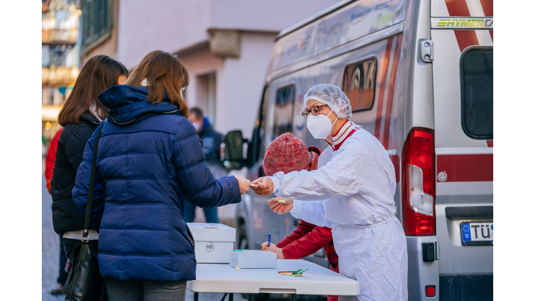 Local Doctor Offers Free Covid Tests During Christmas Season