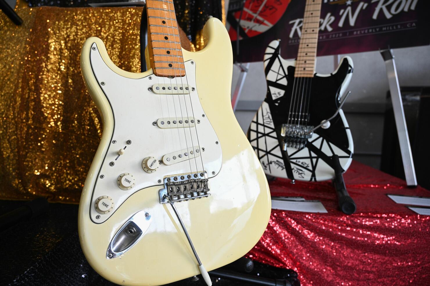 Jimi hendrix fender on sale stratocaster auction price