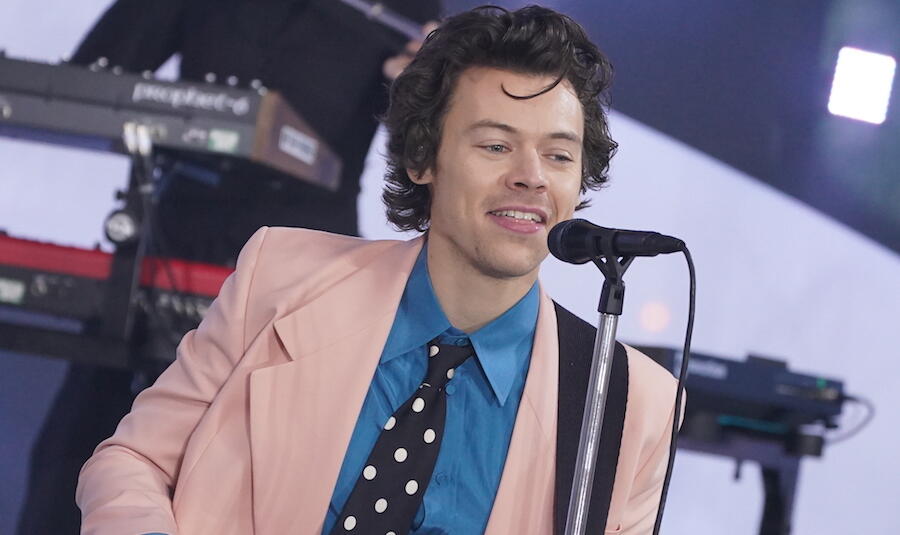 Harry Styles Looks Dapper In New Photos On The Set Of 'Don't Worry ...