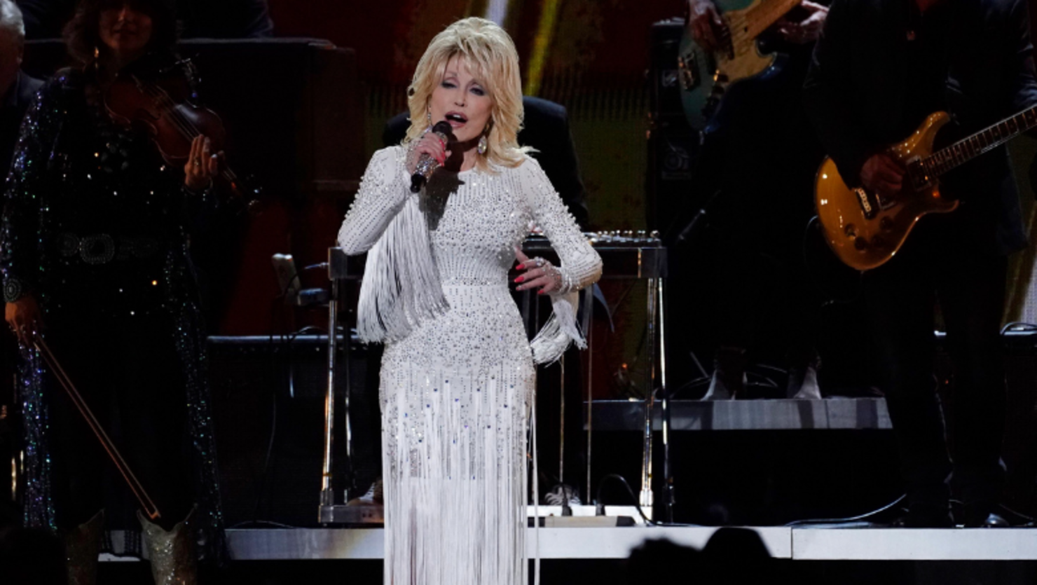 Dolly Parton Gives Angelic Performance Of 'Mary, Did You Know?' 