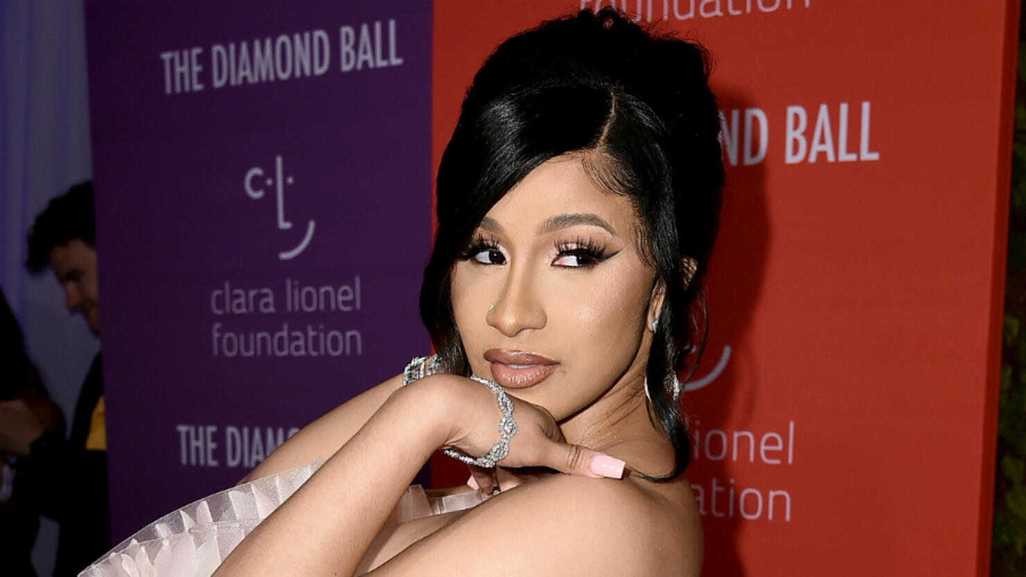 Cardi B Finally Showed Off Her 88k Purse But Twitter Wasnt Impressed Iheart 