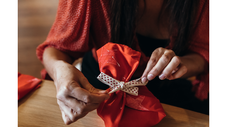 Mum eco wraps the final Christmas presents