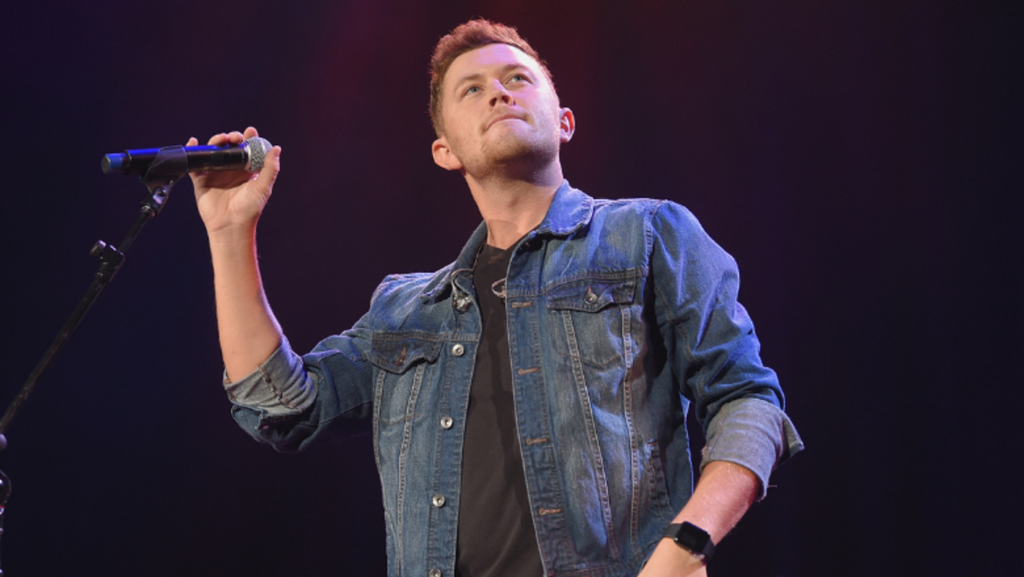 Scotty McCreery Gives Surprise Performance For 'Amazing' Couple's Wedding