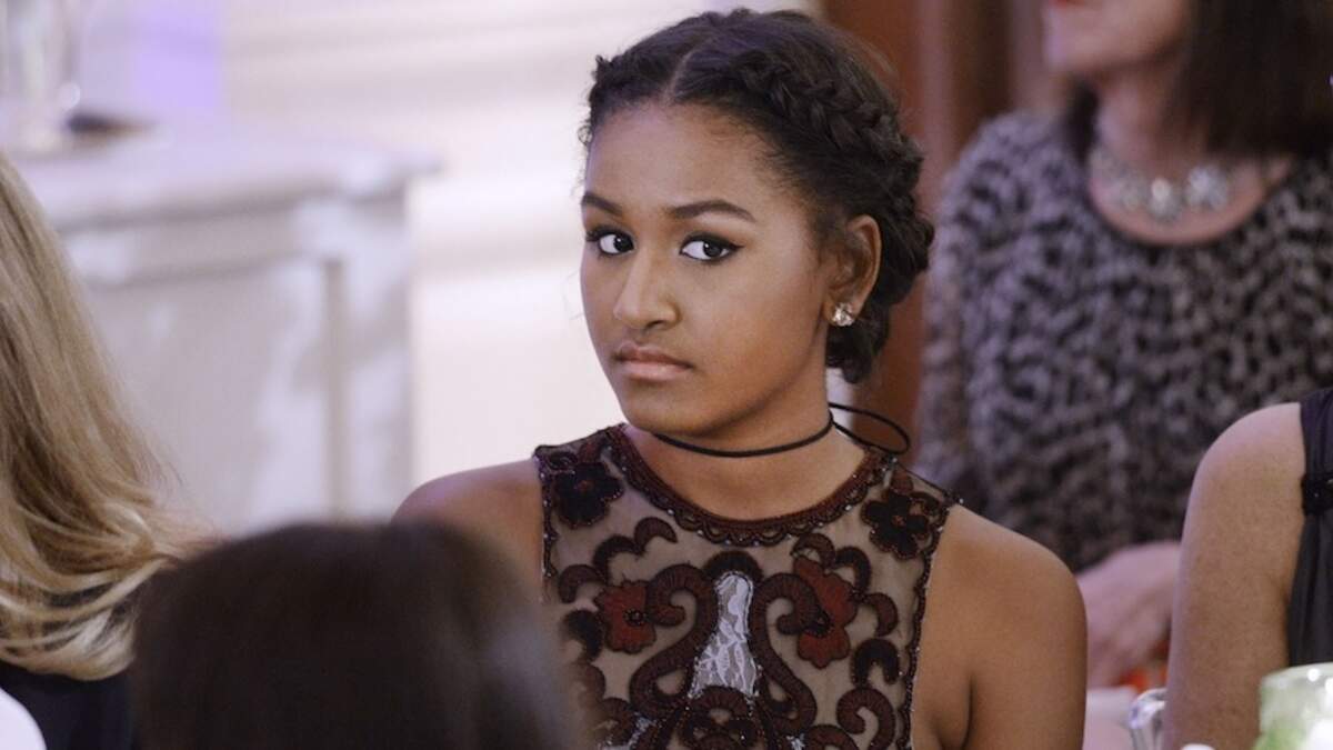 Obama Girl Porn - Sasha Obama Trends On Twitter As Unrecognizable Photo Goes Viral | iHeart