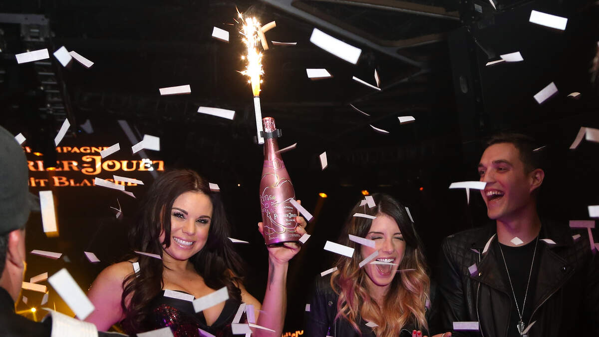 Bottle Service Girls Learn Whole Dance Routine For Partiers At The Club