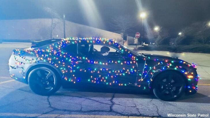 Wisconsin Cops Stop Car Covered in Christmas Lights