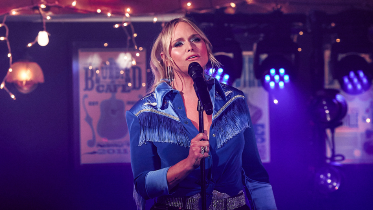 Miranda Lambert Performs Acoustic Version Of 'Bluebird' For Holiday Special