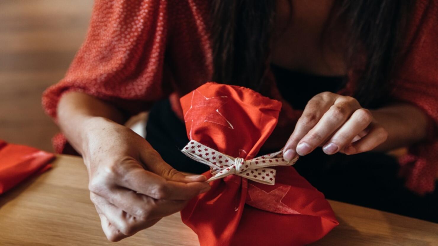 Mum eco wraps the final Christmas presents