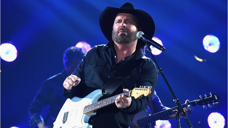 Garth Brooks Tears Up Performing 'Belleau Wood' During Holiday Special