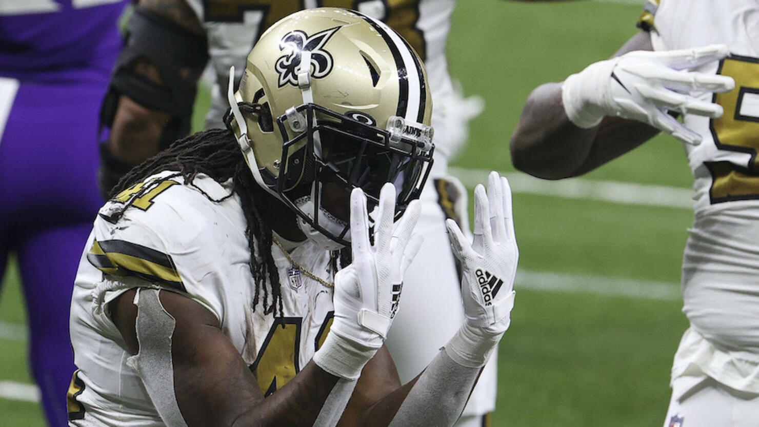 Alvin Kamara's record-tying 6 TDs propel Saints past Vikings