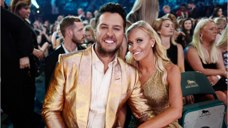 Luke Bryan Shares Hilarious 'Instagram vs. Reality' Family Christmas Photo