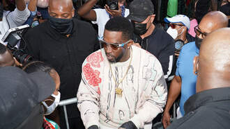 Diddy Hands Out Cash To Miami Families For COVID-19 Relief 