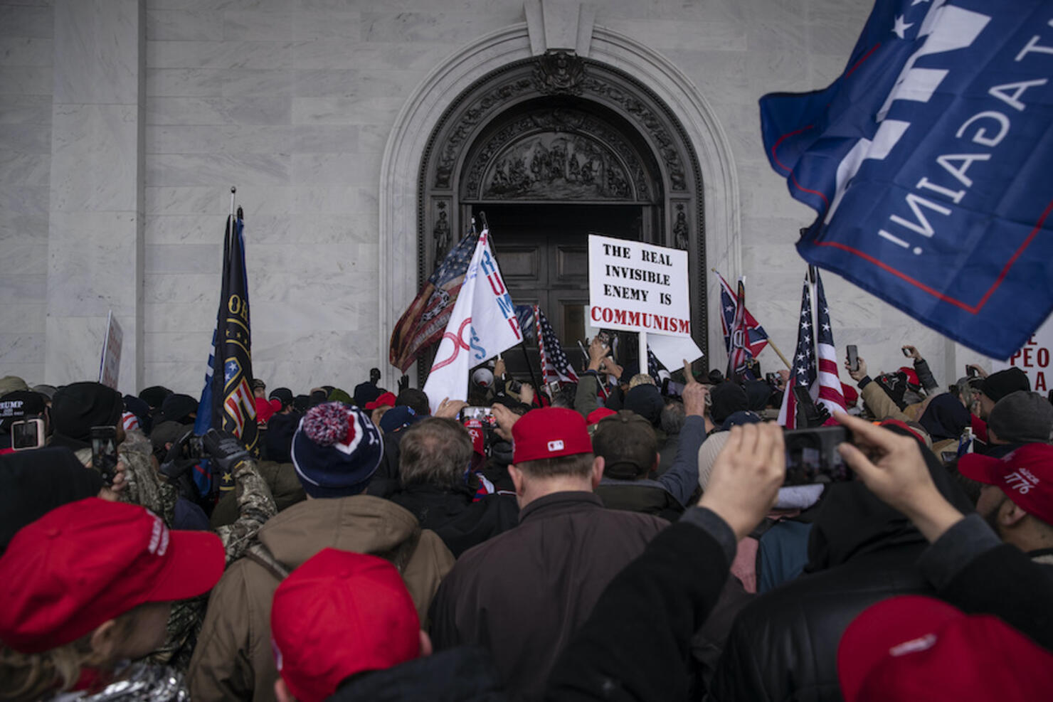 The Most Astounding Images Of The U.S. Capitol Overrun By Protesters ...